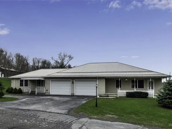 6963 Hillside Dr, Pavilion, NY 14525