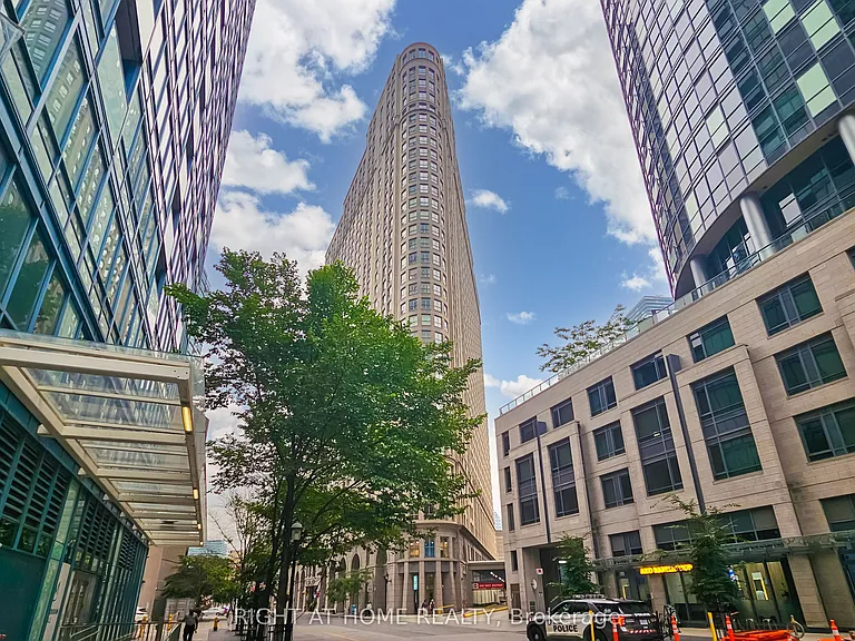 25 The Esplanade #1610 — Photo 2