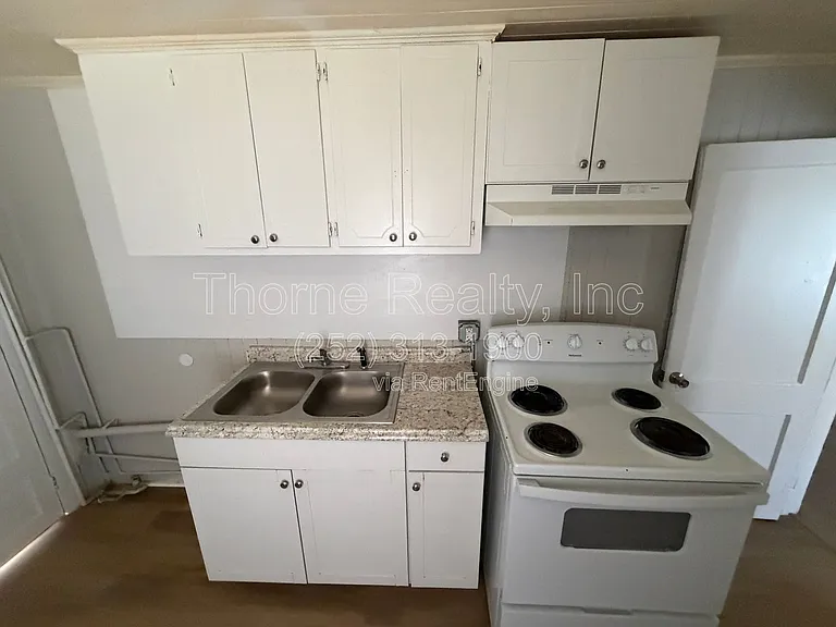 1504 Coleman St SE #B — Photo 16