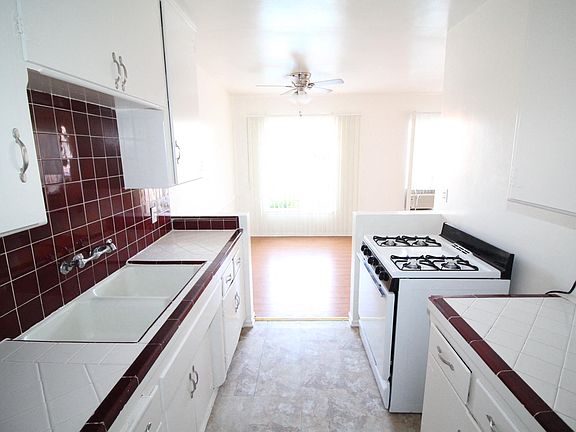 4th image of 1720 N Harvard Blvd APT 19