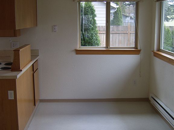 2nd image of 218 To 220 171st St S