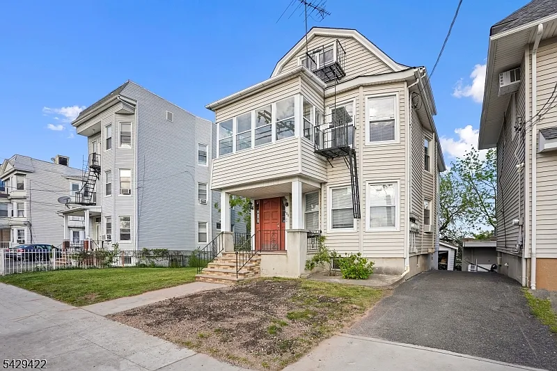Building Photo - 608 Washington Ave #1