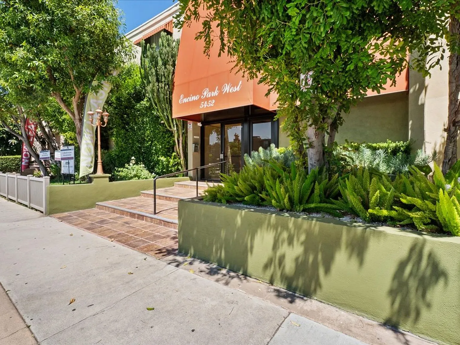 Encino Park West Apartments — Photo 2