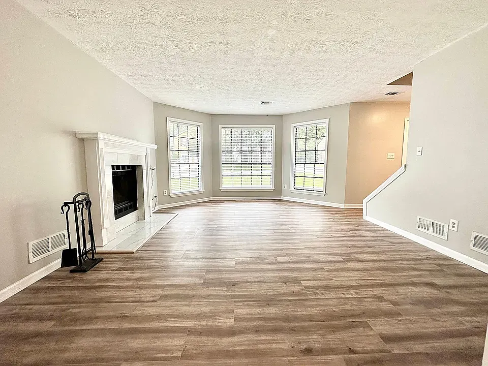 3 bed, 2.5 bath, 1616 sqft, $1,955 — Photo 3
