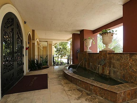 2nd image of 1711 Old Spanish Trl APT 221