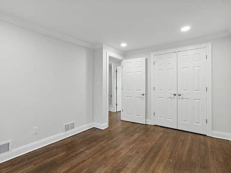 Spring Hill Apartments — Photo 10