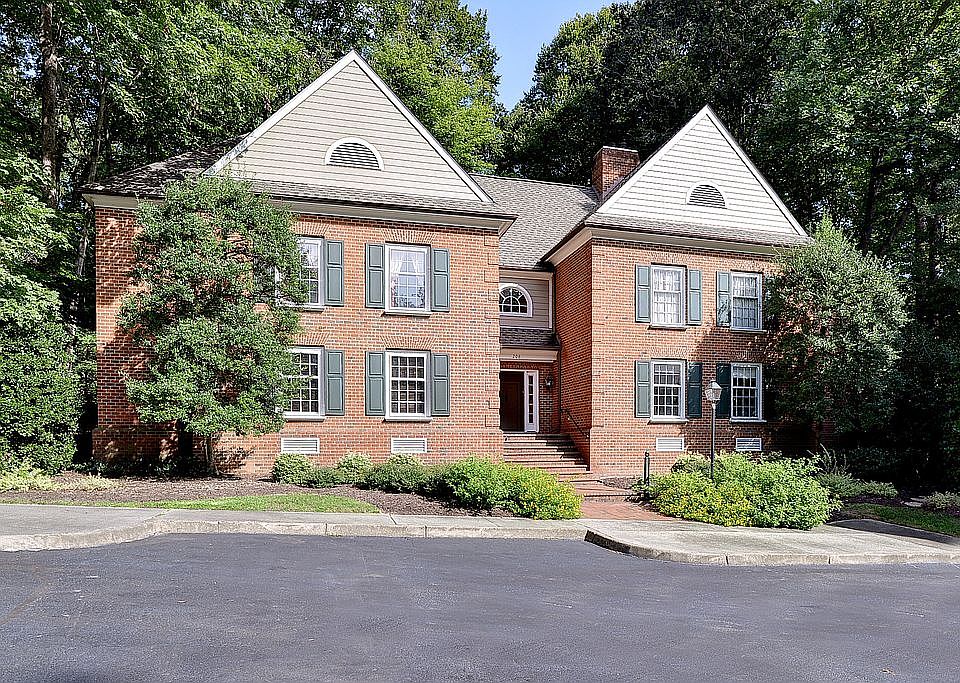 1st image of 208 Woodmere Dr #2B