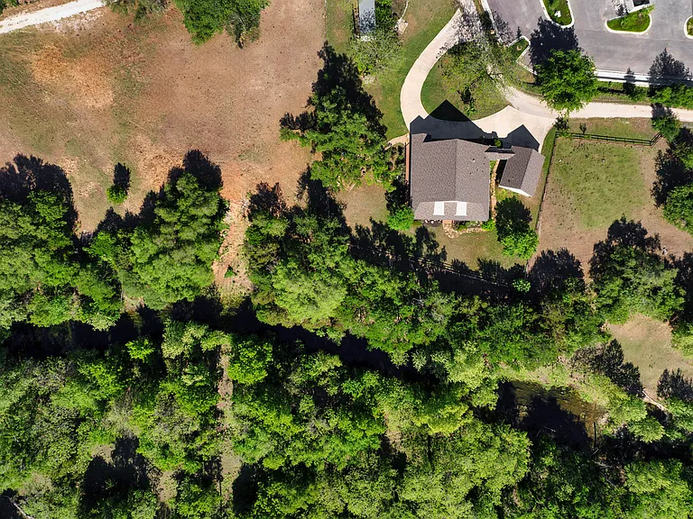 211 Moore Ln — Photo 2