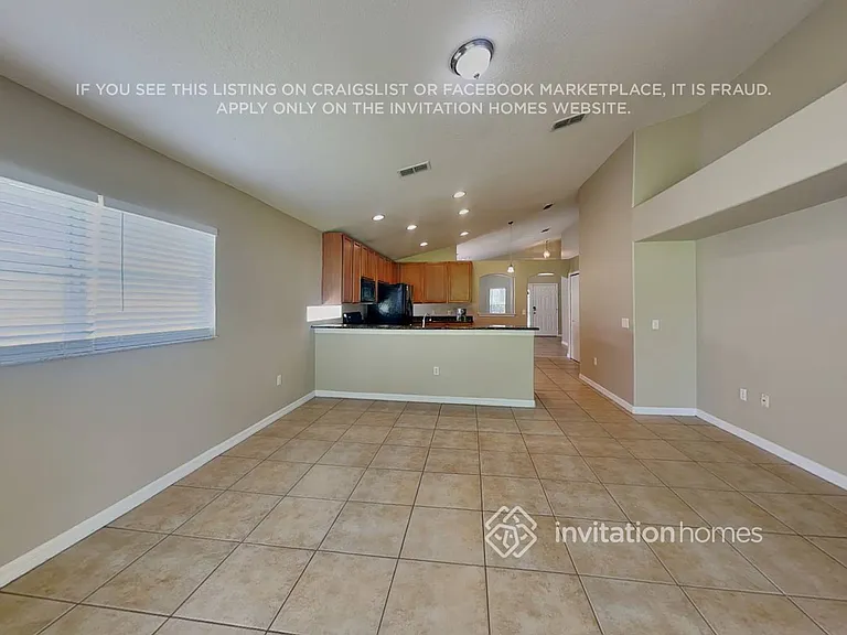 1260 Creekview Ct — Photo 4