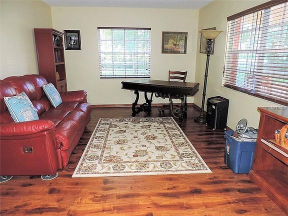 5th image of 985 Wildwood Dr