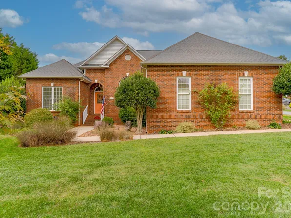 811 4th St NE, Conover, NC 28613