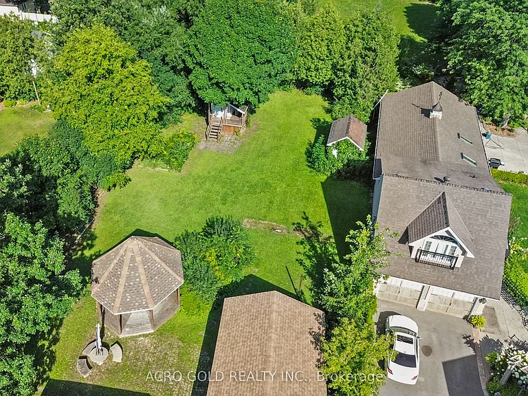 125 Leighland Ave — Photo 40