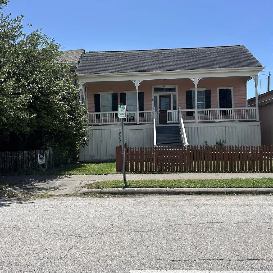 2 bed, 1.0 bath, 1239 sqft, $1,850 — Photo 2