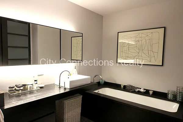 Rented by City Connections Realty | media 2