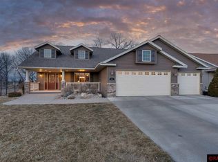 413 Crystal Cir, Mankato, MN 56001