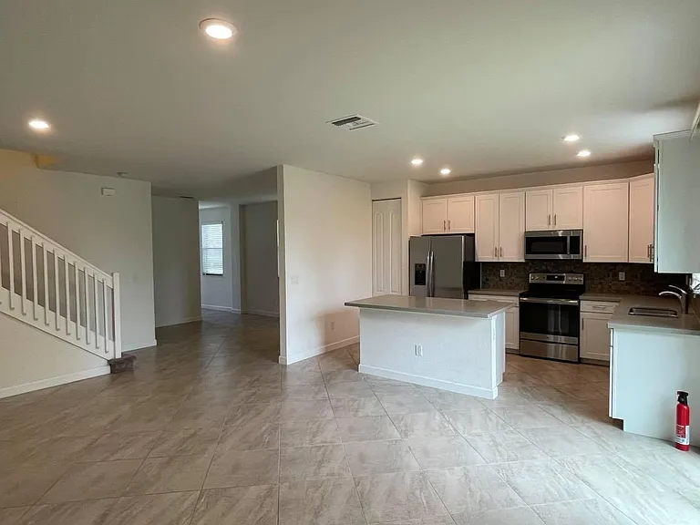 12932 Anthorne Ln — Photo 3