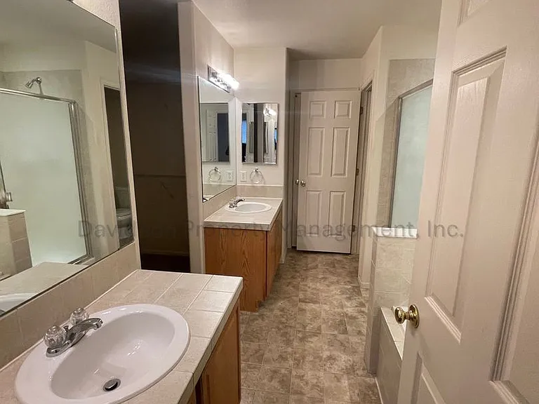2489 Gilpin Ave — Photo 9