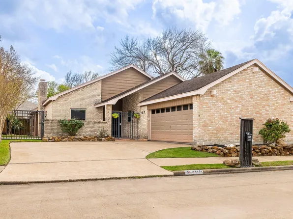 14131 Hillvale Dr, Houston, TX 77077