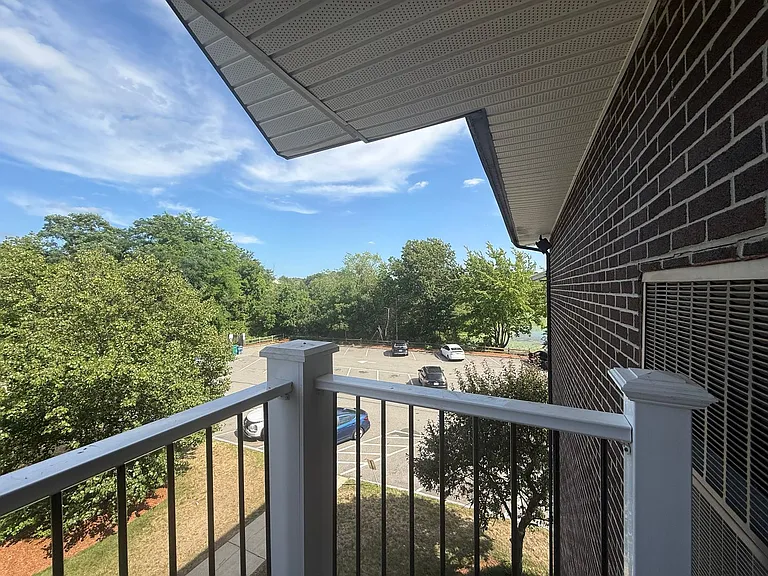 Pondsview Apartments — Photo 54