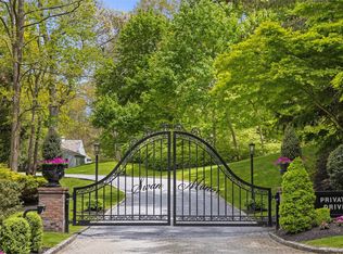 1 Swan Pl, Saint James, NY 11780