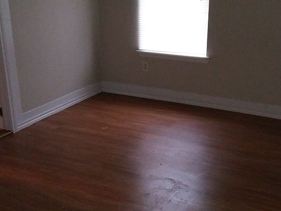 2nd image of 119 Regina St #1