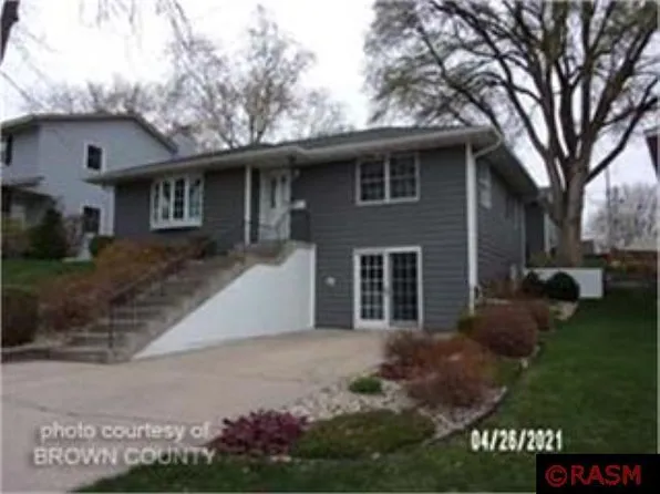 915 S State St, New Ulm, MN 56073