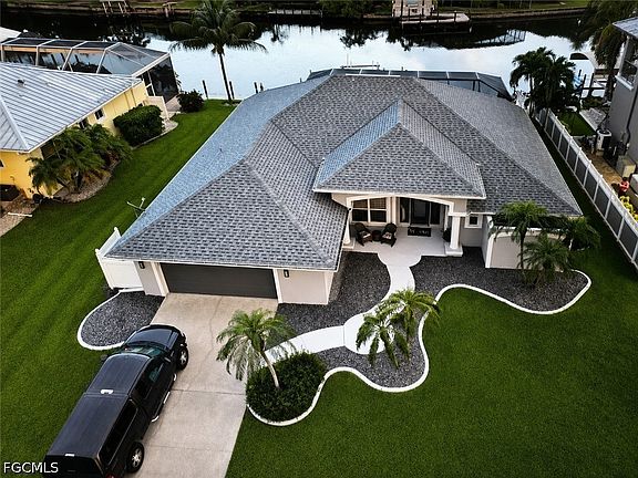 3rd image of 2212 SW 44th Ter