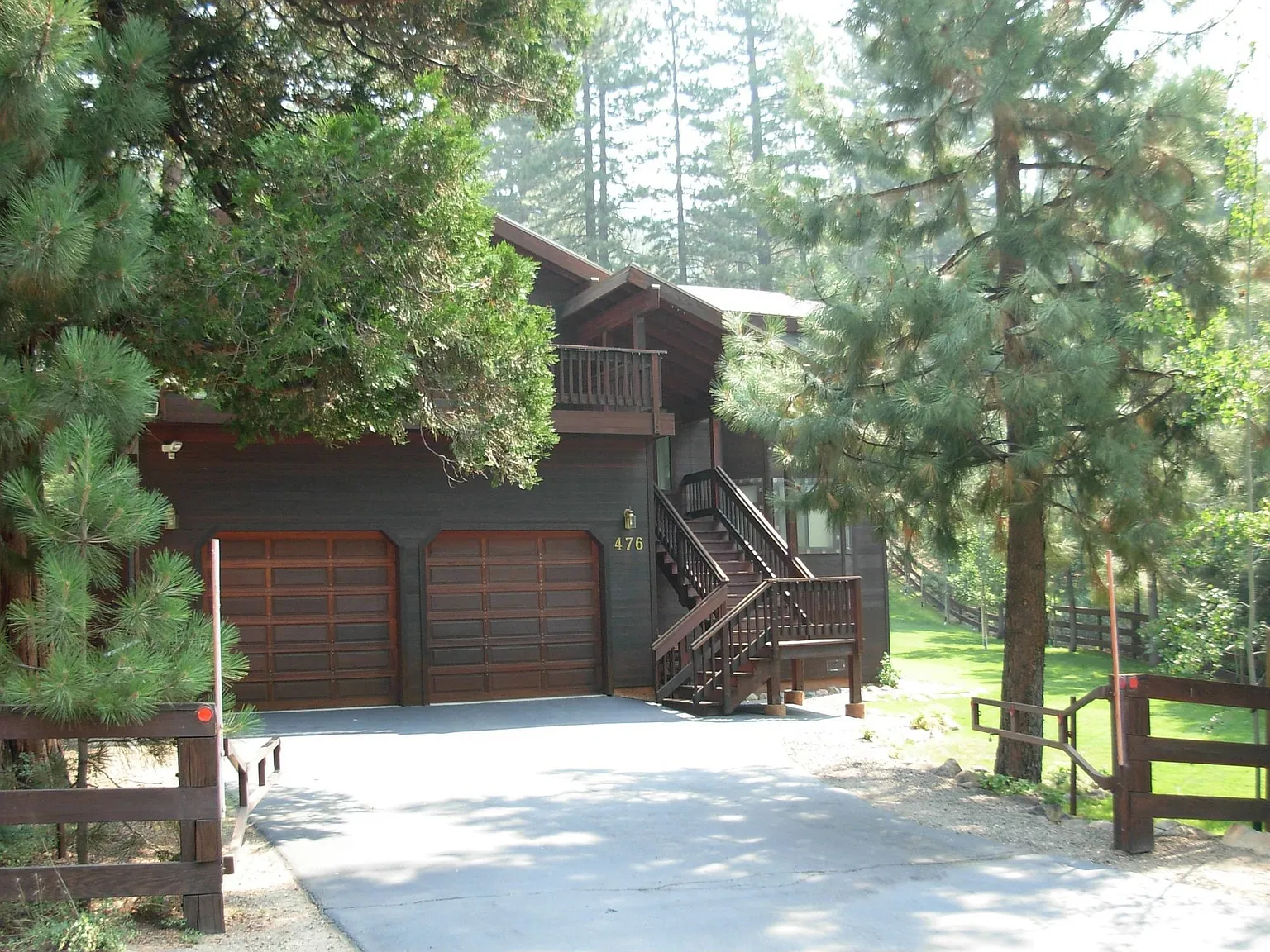 476 Country Club Dr photo 1