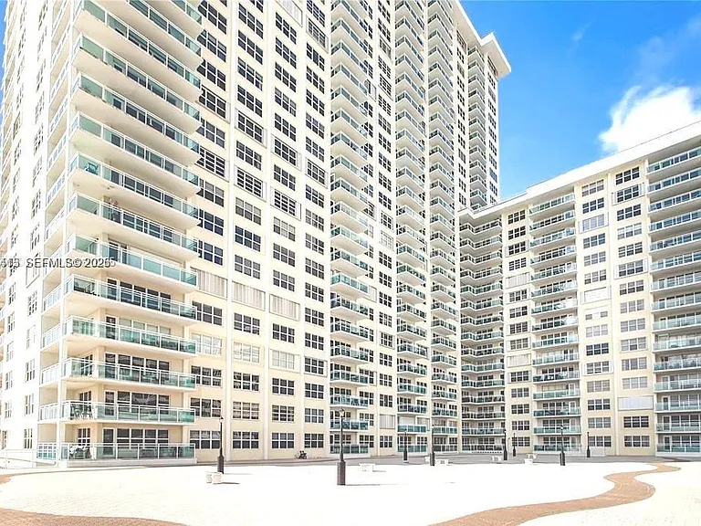 3900 Galt Ocean Dr #111 — Photo 2