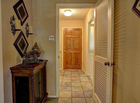 2nd image of 1562 Waterford Dr