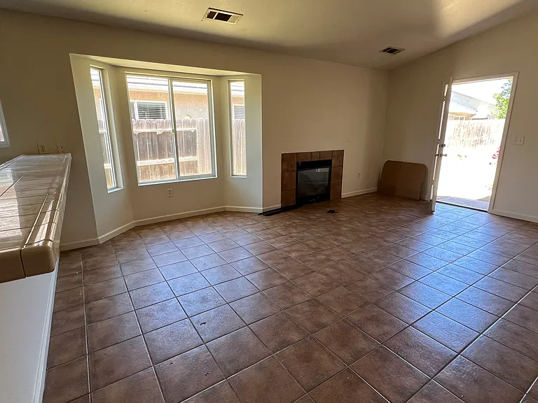 463 Tucolay Ct — Photo 2