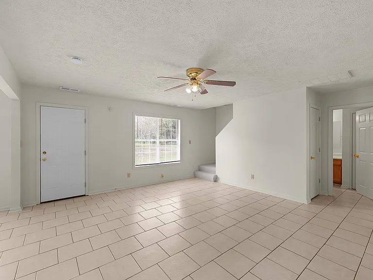 37 Manchester Bay — Photo 5