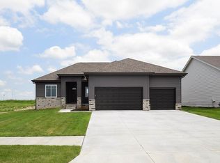 5725 Kestral Pkwy, Elkhorn, NE 68022