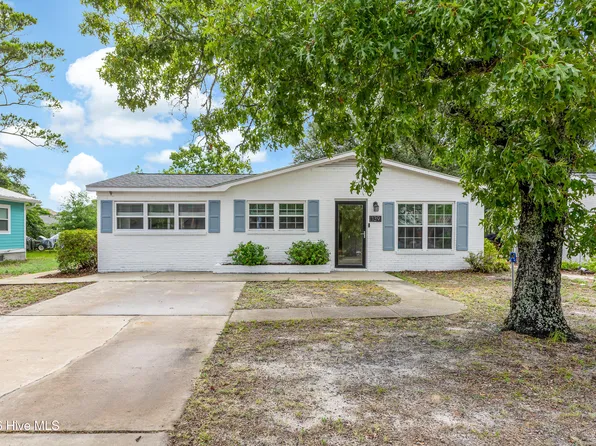 139 NE 18th Street, Oak Island, NC 28465
