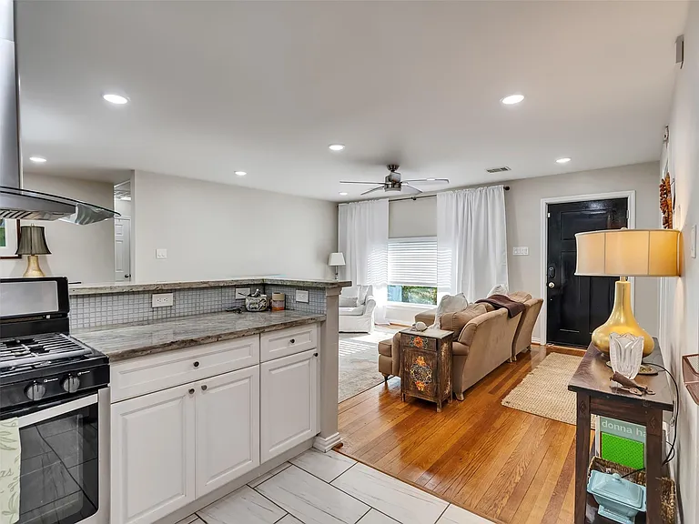 10309 Chesterfield Dr — Photo 5