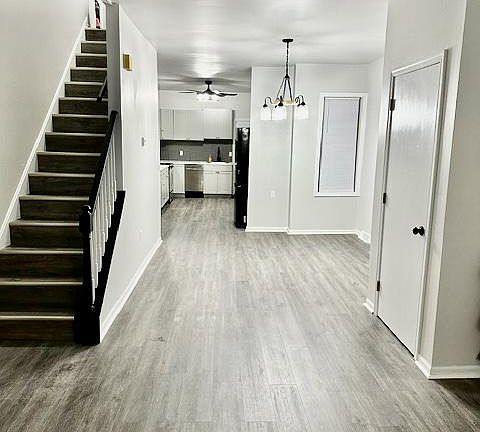 4th image of 813 W 6th St