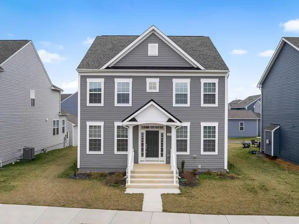 290 Newbury St, Charles Town, WV 25414