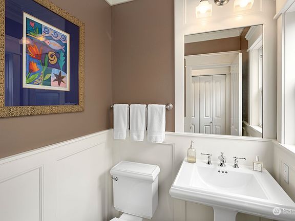 4th image of 1425 Orange Place N