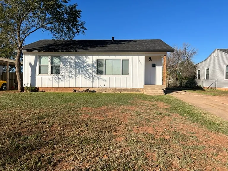 734 S Crockett Dr — Photo 1