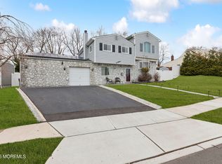 10 Walter Dr, Hazlet, NJ 07730