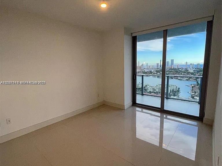 16385 Biscayne Blvd #3019 — Photo 12