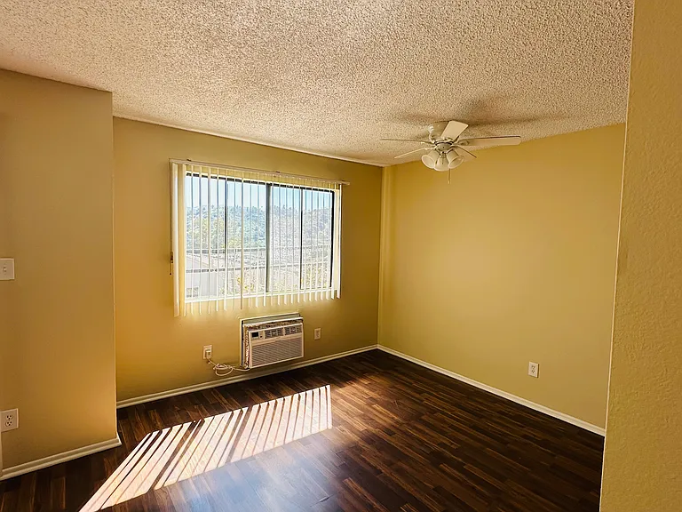 HILLHAVEN APARTMENTS — Photo 11