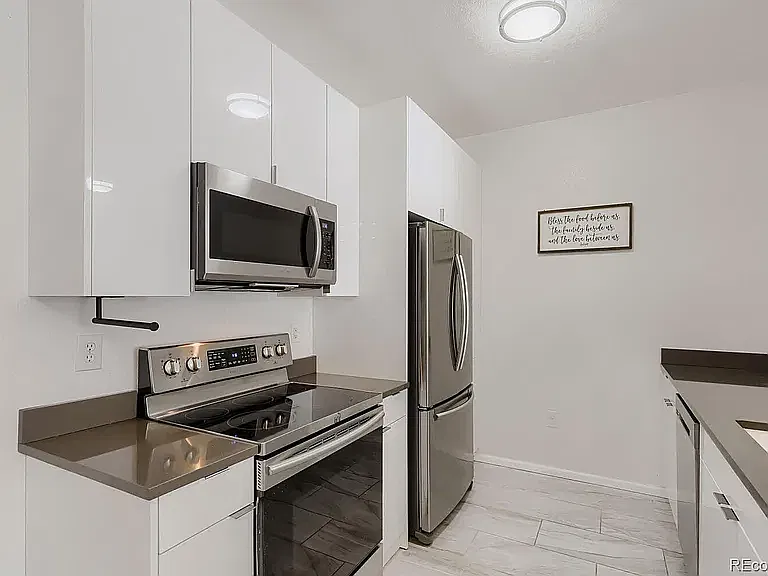 2 bed, 1064 sqft, $1,800 — Photo 2