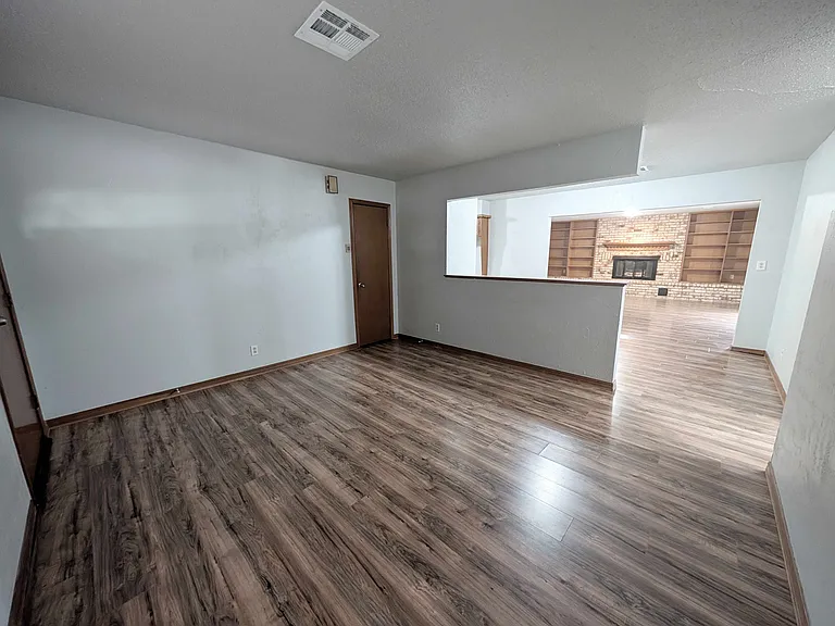 1915 S Jensen Ave — Photo 3