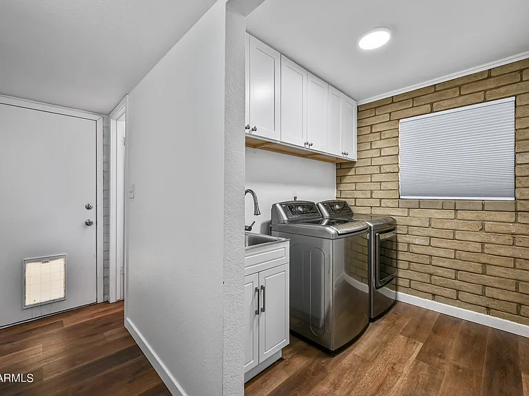 530 E Fairmont Dr — Photo 11