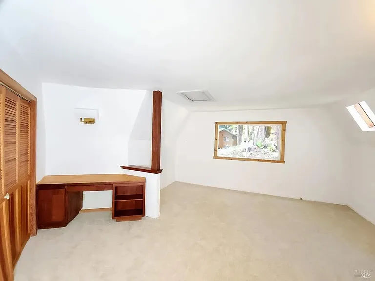 8080 Surprise Valley Rd — Photo 5