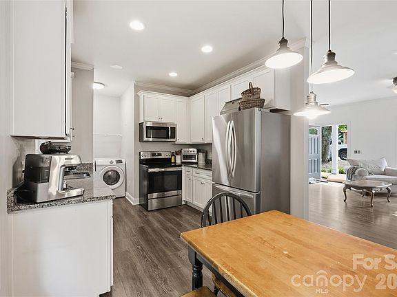 4th image of 303 S Mountain St