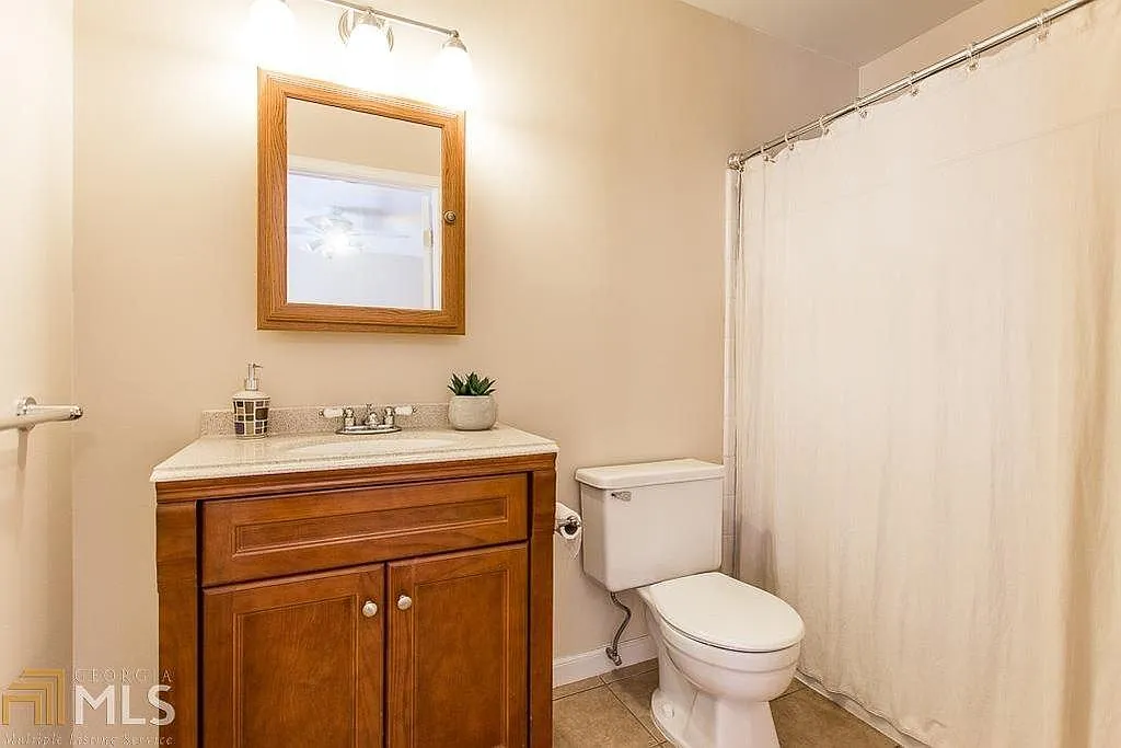 2 bed, 2.5 bath, 1661 sqft, $1,990 — Photo 3