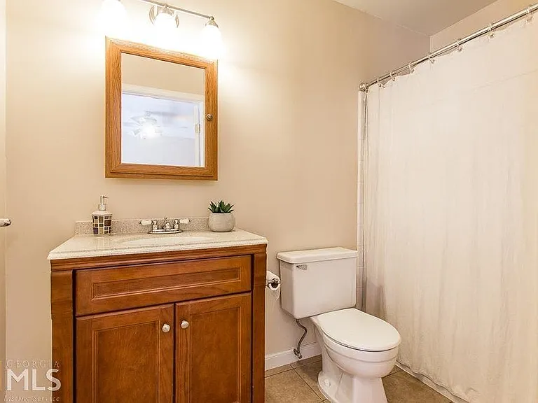 2048 Powers Ferry Trce SE — Photo 3