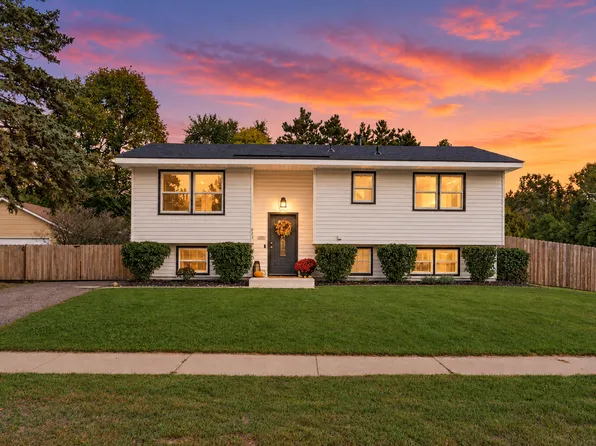 943 Blackoaks Ln, Anoka, MN 55303